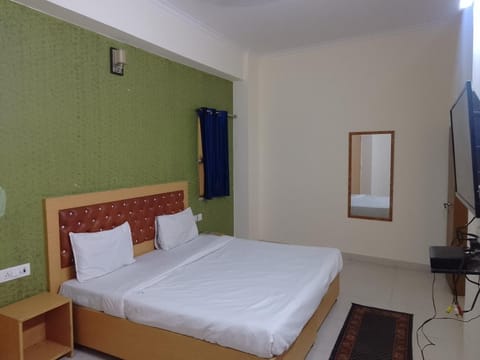 PLAY-Hotel Diamond Imperial-couple friendly Hotel in Noida