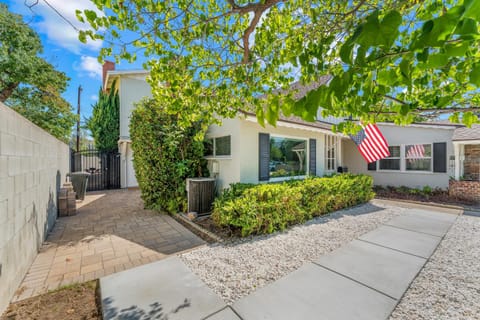Cheerful 2-Bedroom Home in LA with Mountain View Chalet in Glendora