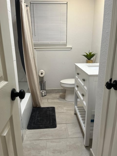 Cozy and Convenient! Casa in Port Arthur