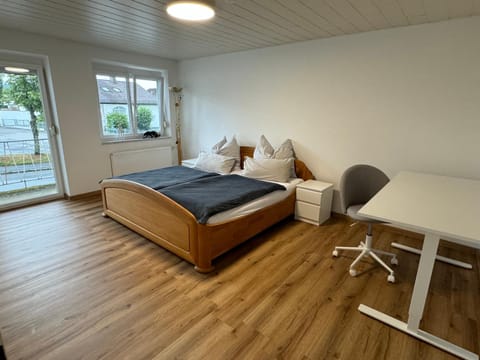 Bed, Photo of the whole room, Seating area, Bedroom