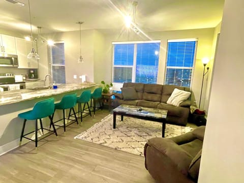 King of Prussia Luxury Escape: 3 Bed 2 Bath Oasis in Vibrant Town Center! Condo in King of Prussia