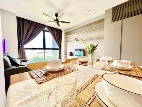 LC 1-10Pax 3Room Cozy Home 4Qbed WiFi TV Tropicana Apartamento in Petaling Jaya