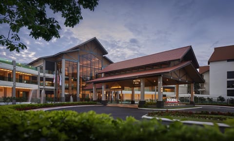 Property building, Facade/entrance, Day