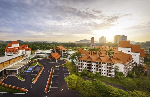 Property building, Day, Natural landscape, Bird's eye view, Mountain view, Parking