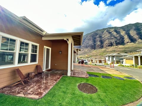 New 4 Bedroom Home with Ocean and Gorgeous Mountain Views in the gated community of Mauna Olu Casa in Makaha Valley
