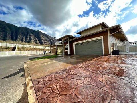 New 4 Bedroom Home with Ocean and Gorgeous Mountain Views in the gated community of Mauna Olu House in Makaha Valley