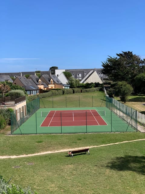 Perle Beach, Petite maison située en bord de plage, piscine. Haus in Clohars-Carnoët