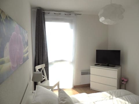 APPARTEMENT T2 MEUBLE AVEC BALCON TOULOUSE Apartment in Toulouse