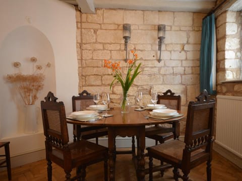 2 Bed in Winchcombe 47951 House in Winchcombe