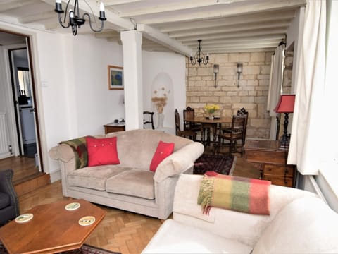 2 Bed in Winchcombe 47951 House in Winchcombe