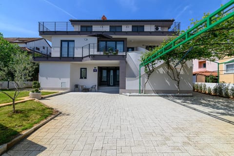 Property building, Garden, Garden view