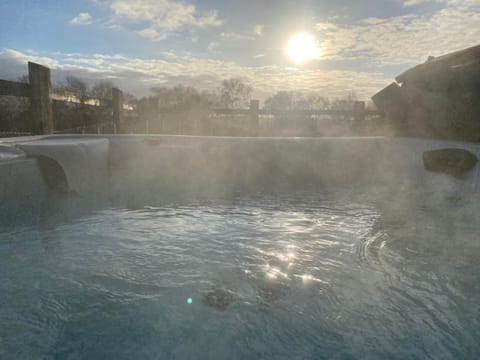 Hot Tub, Hot Tub