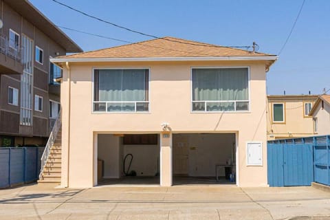 28088 4B-Cozy & Quiet/Safe Bright 4brs Home in Daly City Condo in Daly City