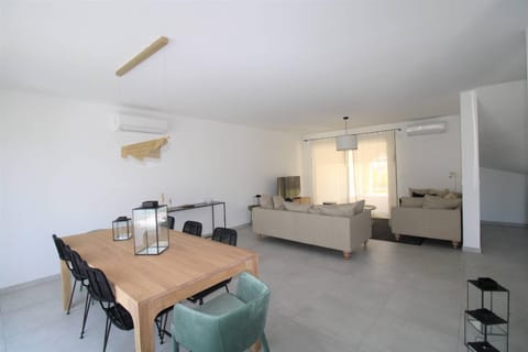 Living room, Dining area, air conditioner