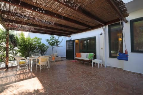 Patio, Day, Garden, Balcony/Terrace, Garden view