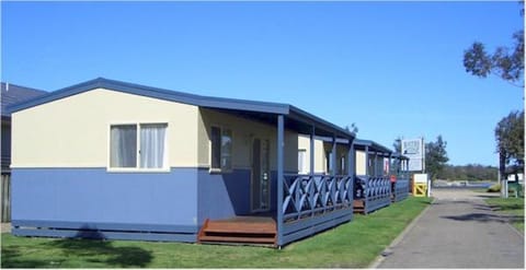 BIG4 Waters Edge Holiday Park Campground/ 
RV Resort in Lakes Entrance