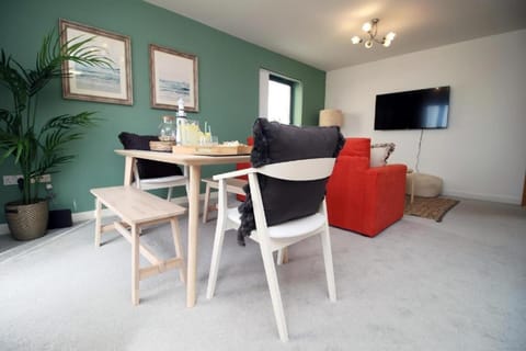 Observatory 2 bedroom apartment overlooking Beach Apartment in Swansea