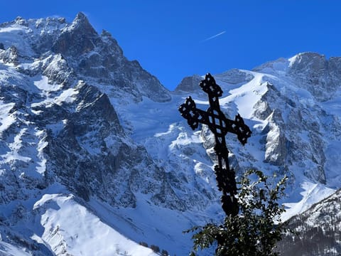 Nearby landmark, Natural landscape, Winter, Mountain view