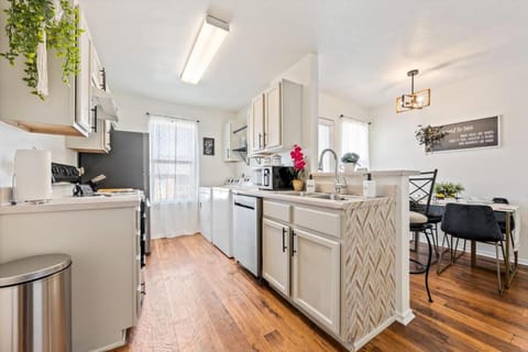 Kitchen or kitchenette, dishwasher, minibar, pet friendly, stove, toaster