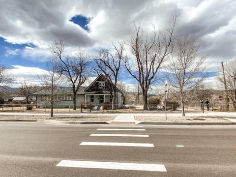 New Remodeled estate in upscale neighborhood Haus in Colorado Springs