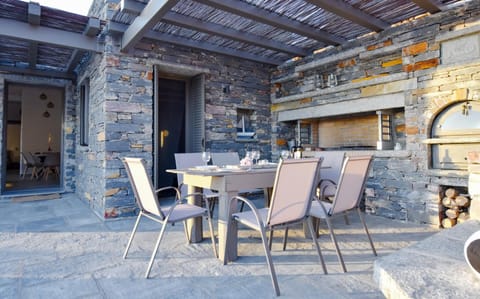 Day, BBQ facilities, BBQ facilities, Dining area