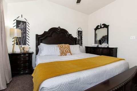 Experience Comfort with a King Bed at a Lower Cost Apartment in Killeen