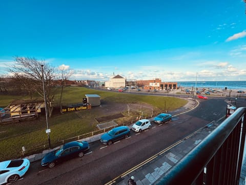 Spanish City View 2, Luxury Sea Front Apartment Free Onsite Parking Appartement in Whitley Bay