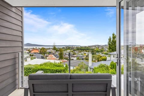 Ocean View Spacious 5BR Retreat for Families House in Auckland