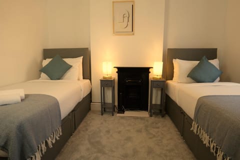 Town Centre House with parking, Wi-Fi Maison in Stafford