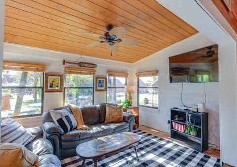 Okeechobee Cabin with Patio and Community Pool! House in Lake Okeechobee