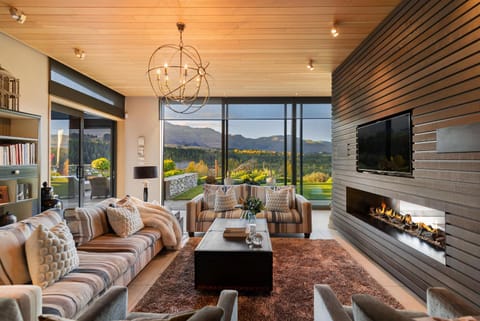 Rangiatea by MajorDomo Villa in Queenstown