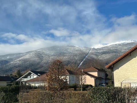 Villa ski proche de Genève et du Jura Villa in Canton of Geneva