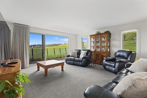 View (from property/room), Living room, Garden view