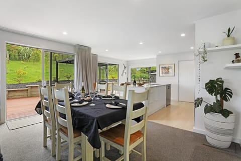 Dining area, kitchen