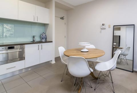 Domain 27 Apartment - Barton Apartment in Canberra