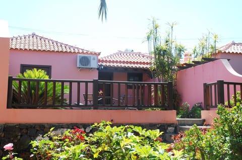 Patio, Facade/entrance, Off site, Summer, Balcony/Terrace