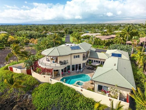 Hale Mele 2 with Panoramic Golf Course View, private Pool, Hot Tub, Golf Cart and E-Bikes Casa in Mauna Lani