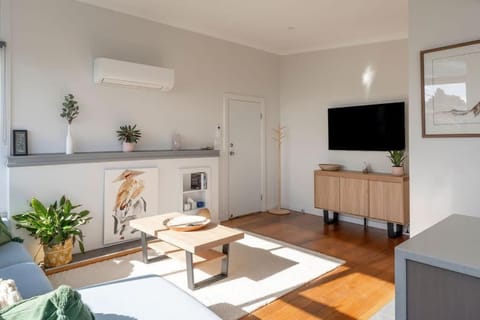 Sea You Soon: Views Parking & WiFi Apartment in Burnie