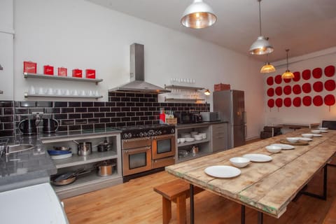 higgihaus #107F Sleeps 4 Sunday - Friday House in Cardiff