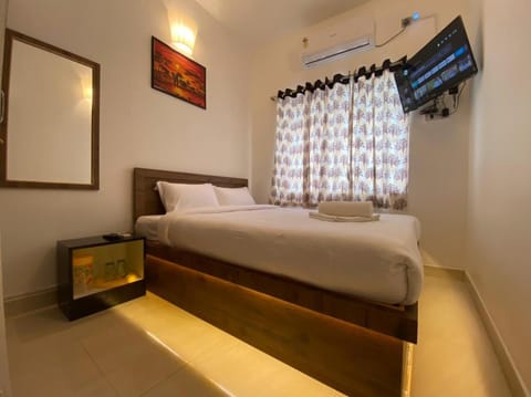 Bed, TV and multimedia, Photo of the whole room, Bedroom, air conditioner