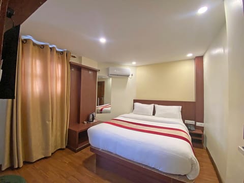 Bed, TV and multimedia, Bedroom, air conditioner