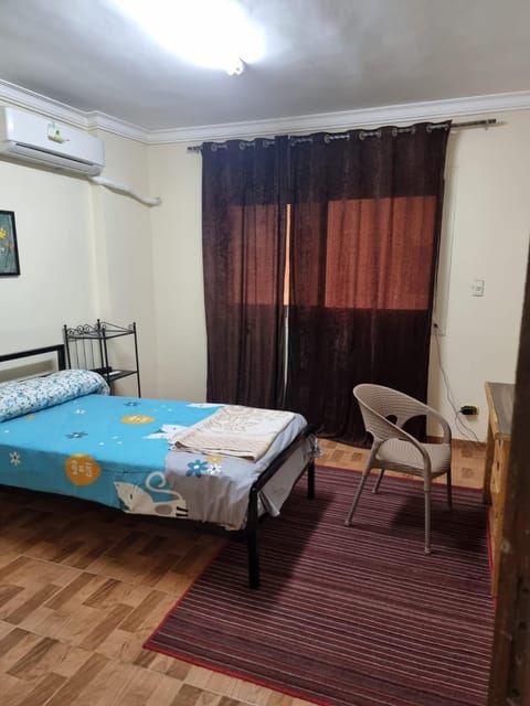 Cairo Nasr City - 15minutes from Airport - private single room with shared bathroom - غرفة مفردة خاصة مع حمام مشترك - chambre simple privée avec salle de bain partagée - одноместный отдельный номер с общей ванной комнатой - Vacation rental in New Cairo City