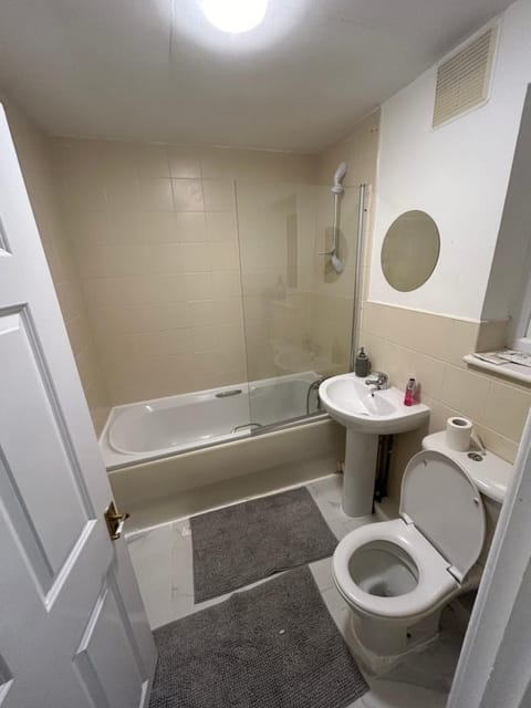 2 Bedroom Refurbished House House in Birmingham