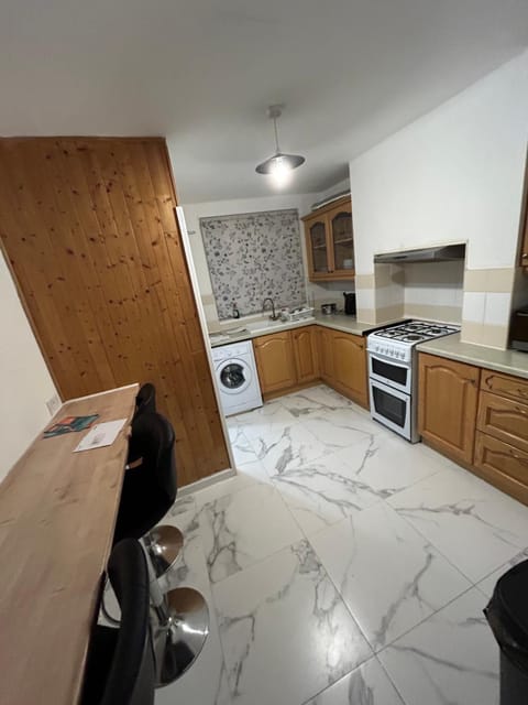 2 Bedroom Refurbished House House in Birmingham