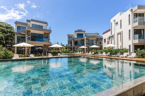 Pool view, Swimming pool, sunbed