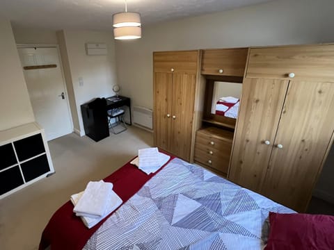 Spacious 2BR Flat with Sofa-Bed in Central Reading Apartment in Reading