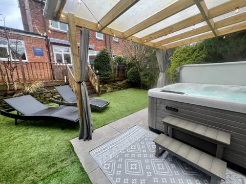 Garden, Garden, Hot Tub, Hot Tub, Garden view, Garden view, sunbed