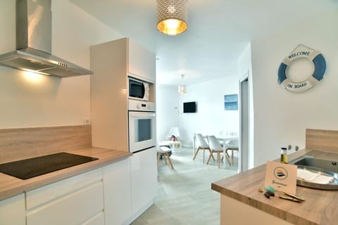 Kitchen or kitchenette, pet friendly