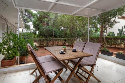 Garden, Garden view, hair dresser