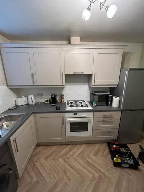 Modern & Comfortable with Free Parking Apartment in Bedford